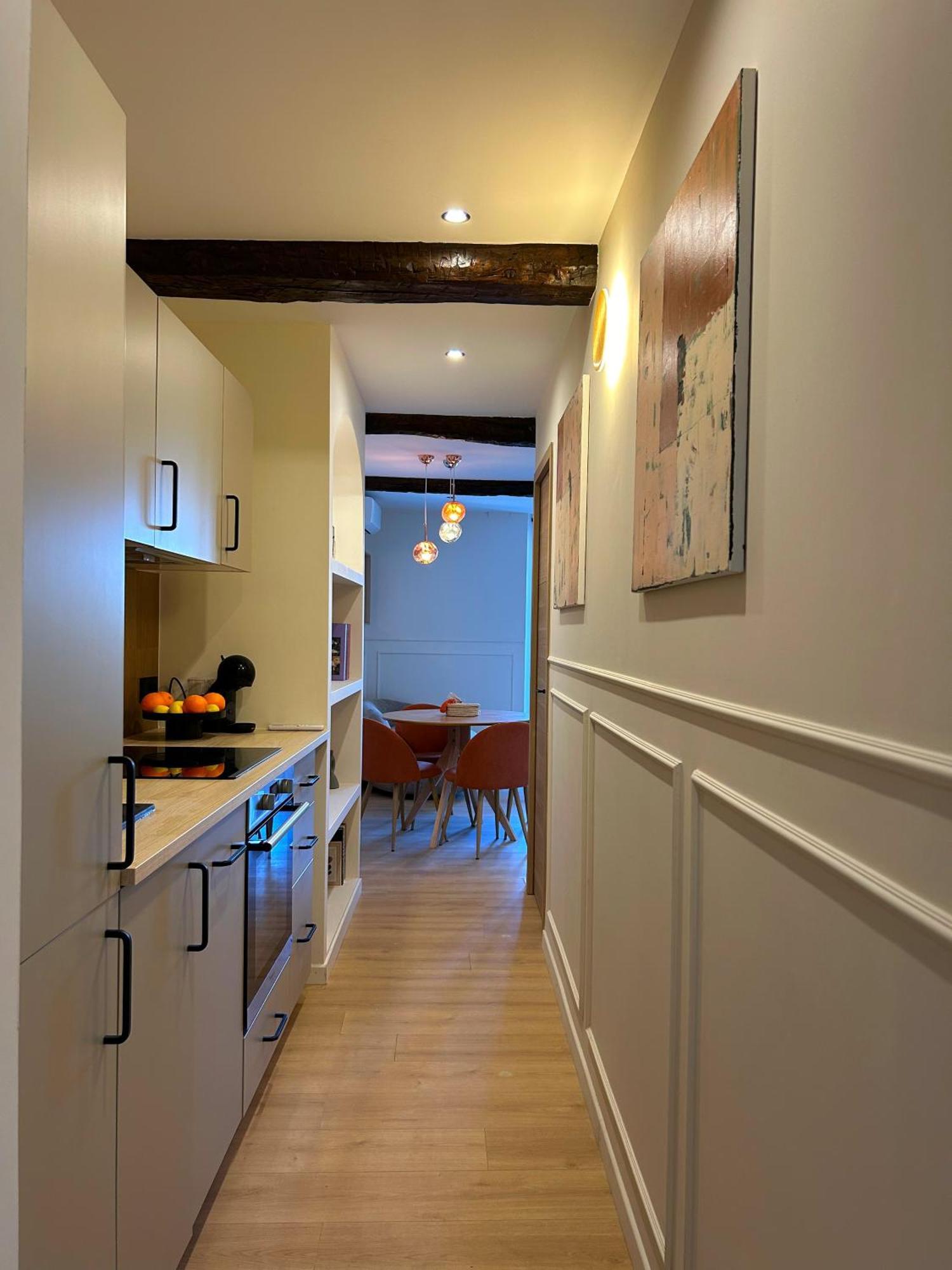 Appartement 3 Pieces Renove Au Coeur Du Vieil *