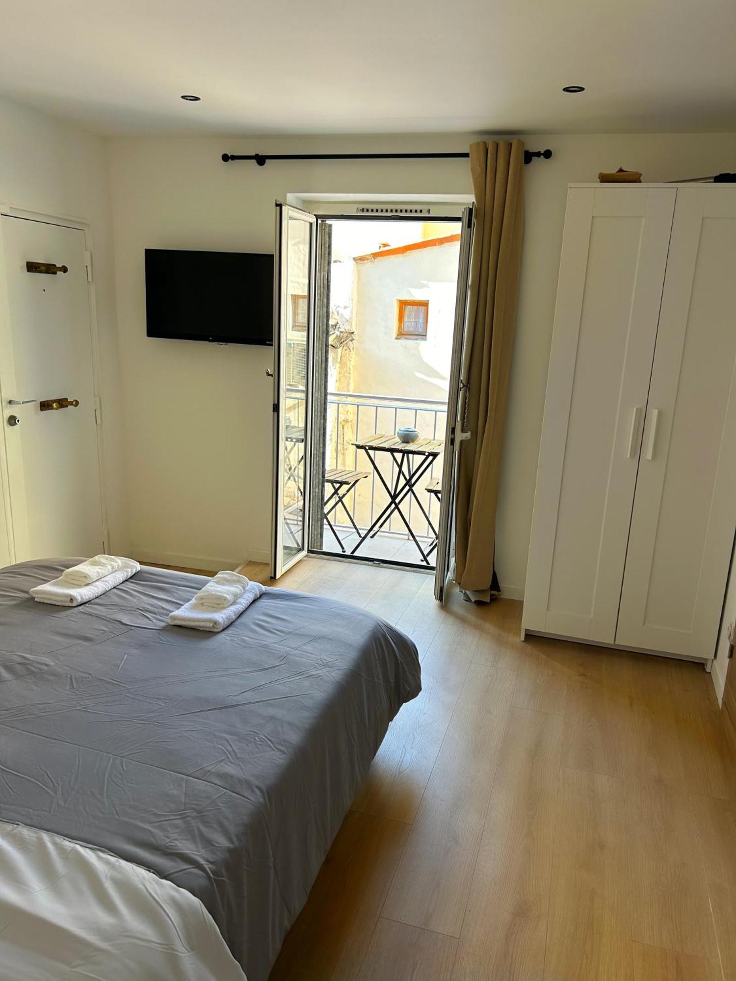 3 Pieces Renove Au Coeur Du Vieil Appartement