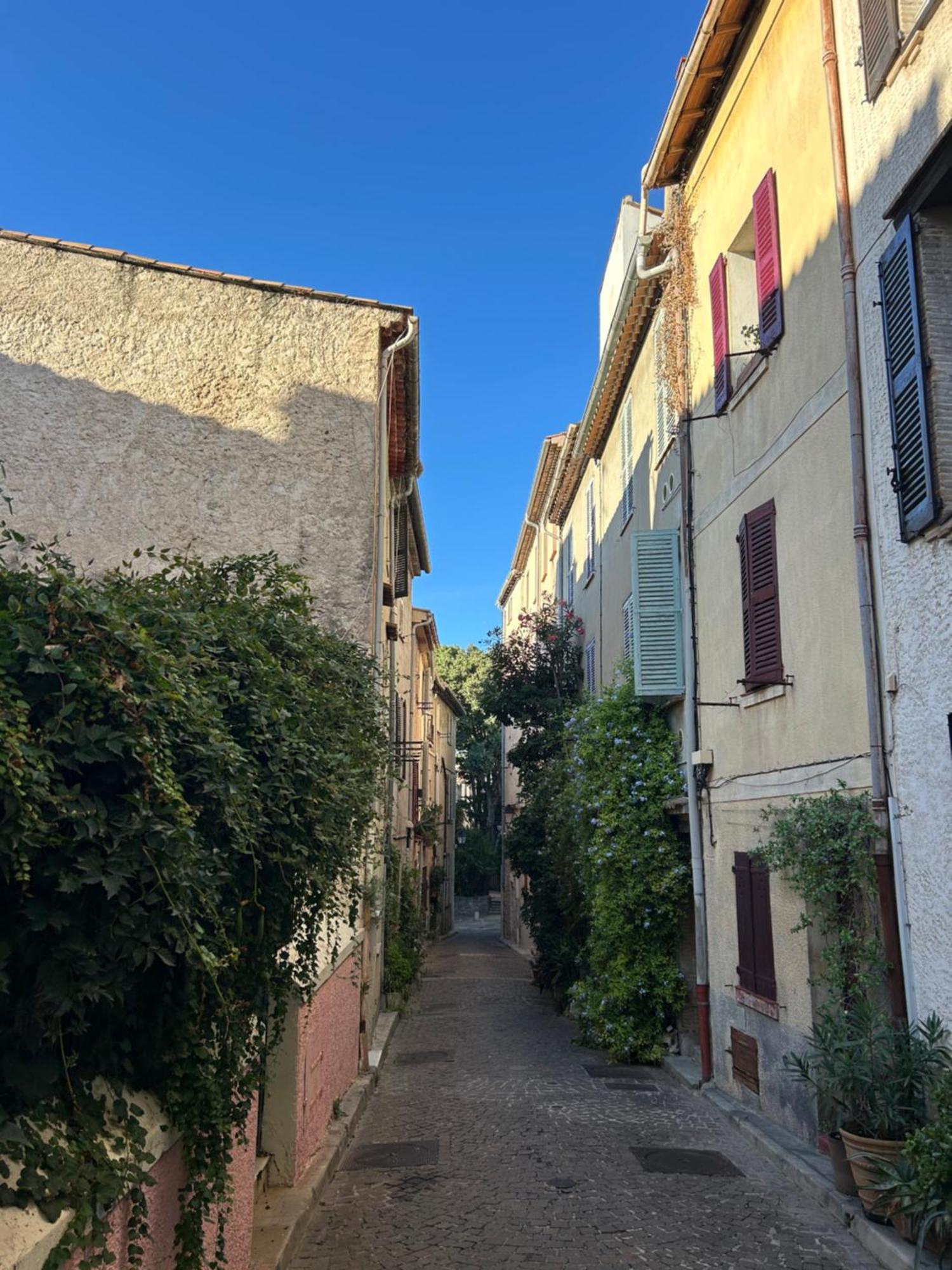 3 Pieces Renove Au Coeur Du Vieil * Antibes